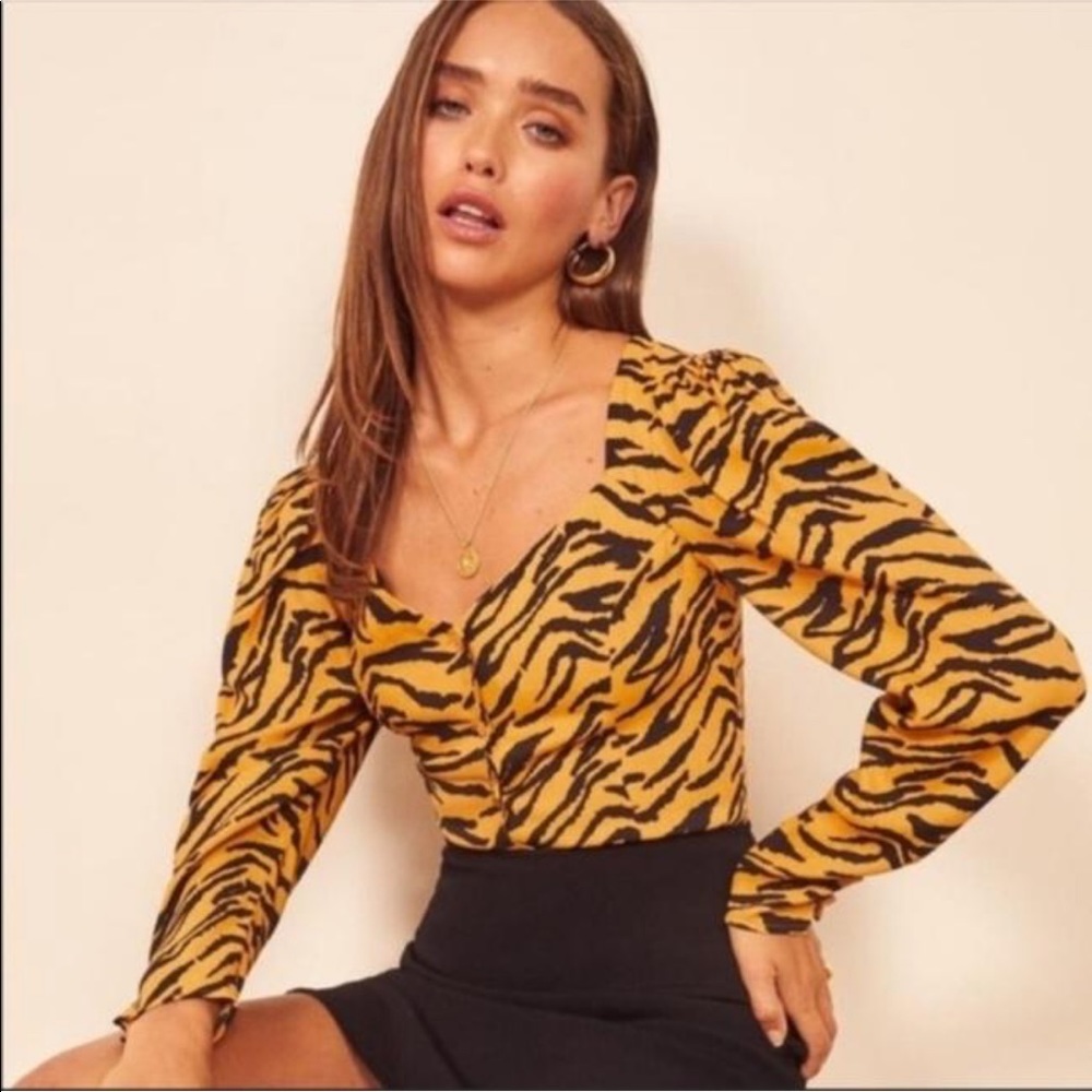 REFORMATION Notta Front Button Top